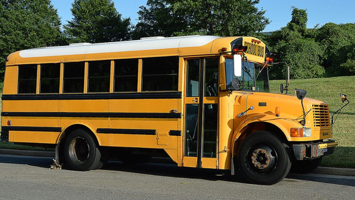 Scuolabus guidato dall'autista senza patente - 