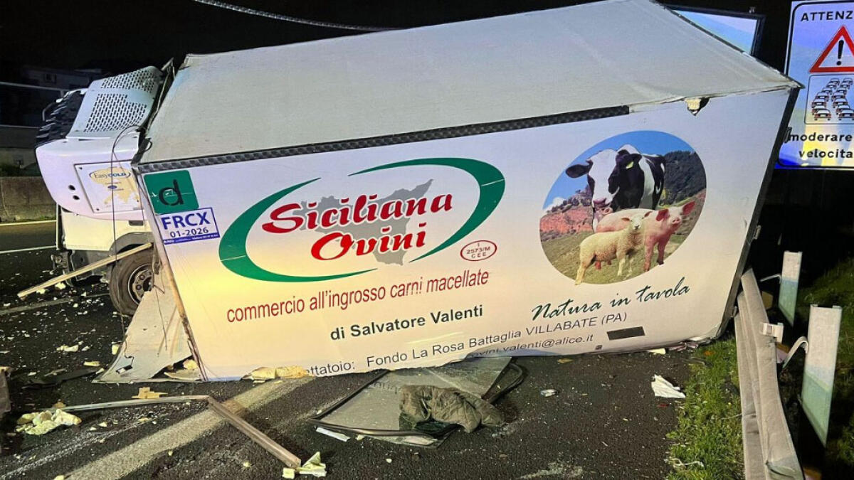 Si schianta con il camion nei pressi di Ikea, muore l'autotrasportatore - 