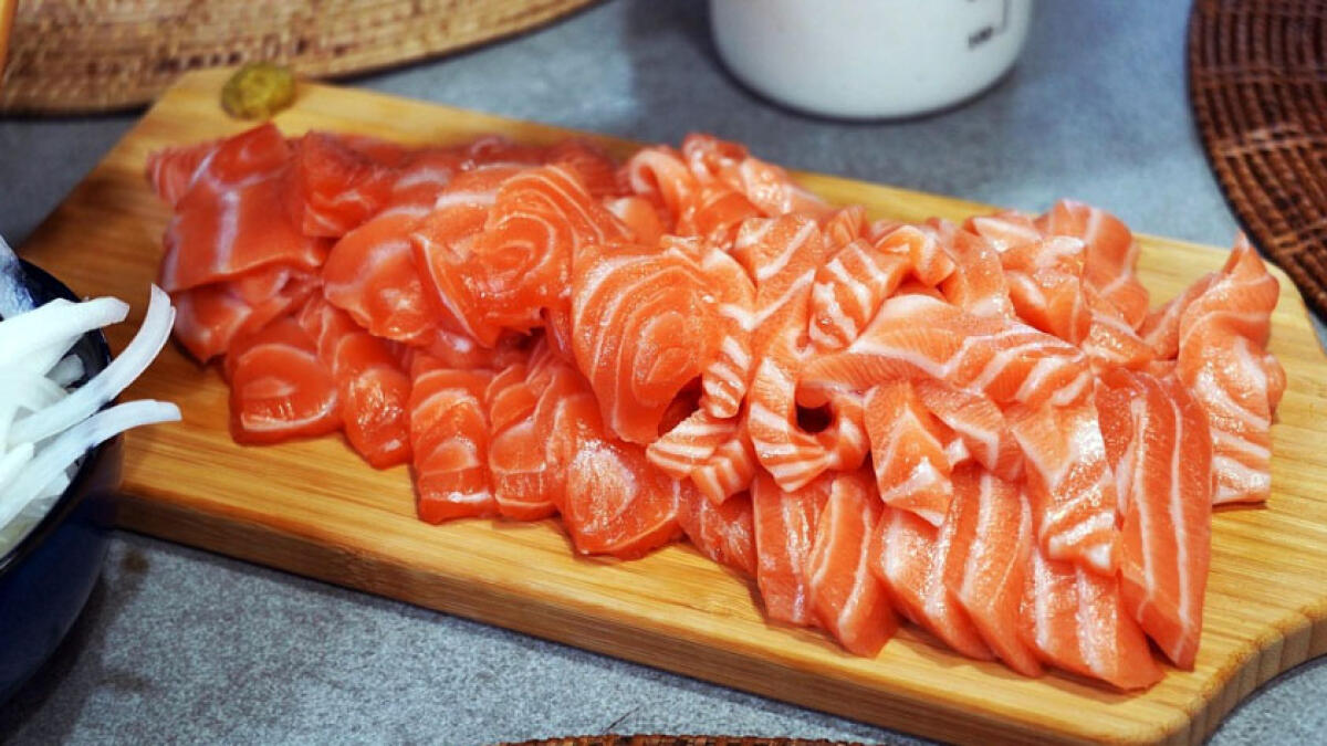 Intossicato dal verme Anisakis nel pesce crudo - 