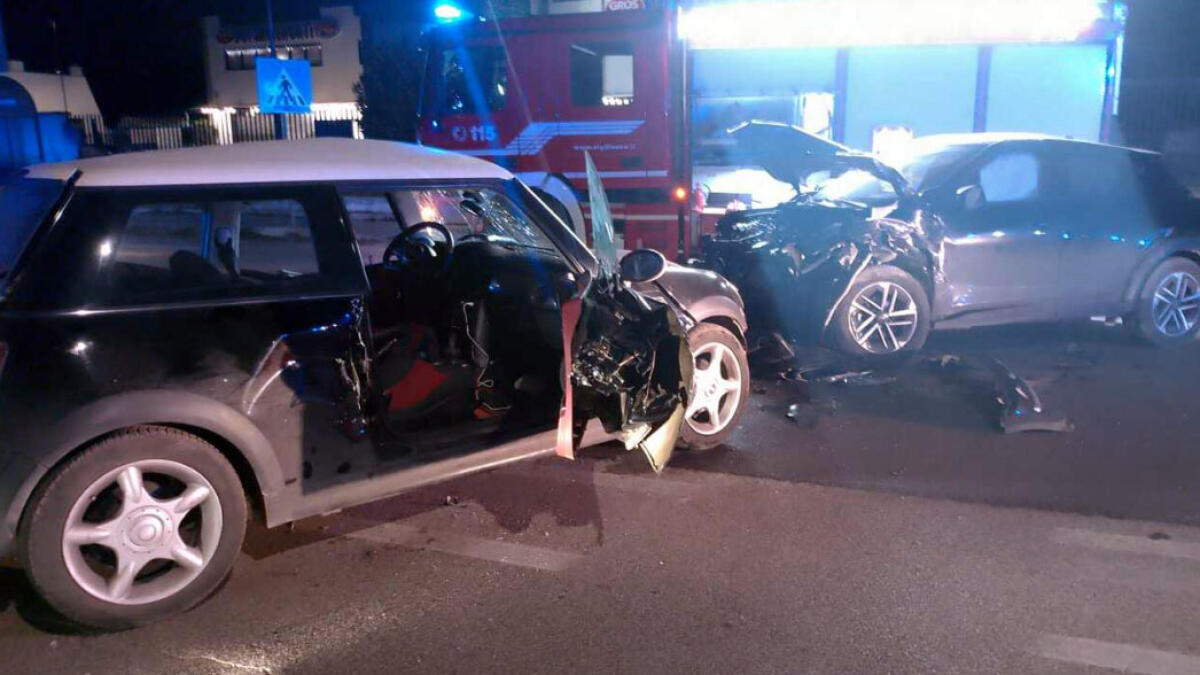 Si scontrano tre auto, morto ragazzo di 19 anni - 