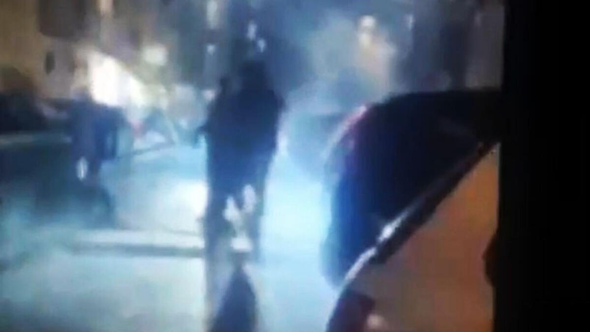 Scarcerato il padre che massacrò il figlio 15enne gay, accolto con i fuochi d'artificio GUARDA IL VIDEO - 