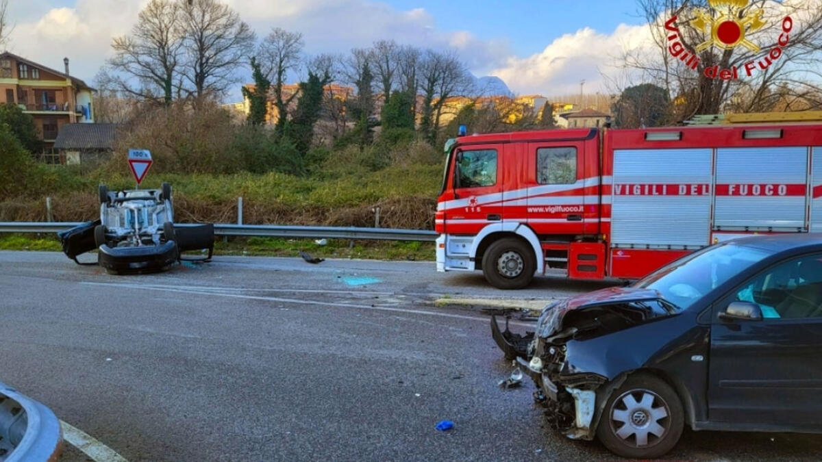 Schianto sulla Variante, feriti due uomini e una bimba - 
