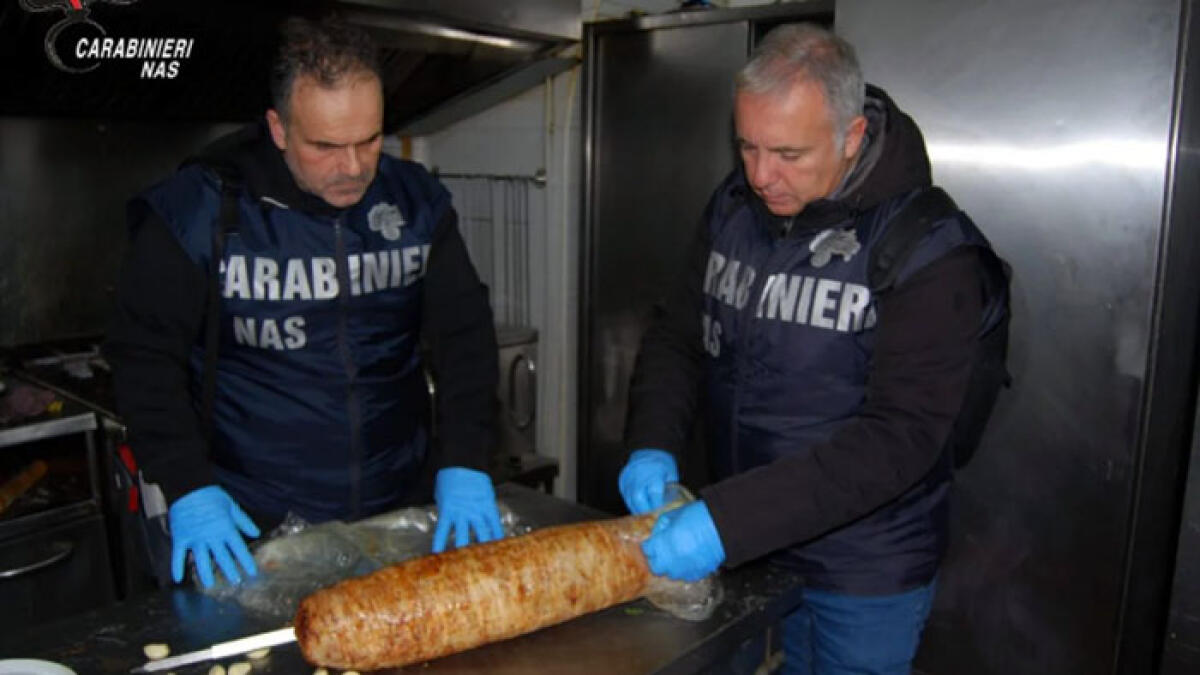 Blatte nel kebab, scattano i sigilli - 
