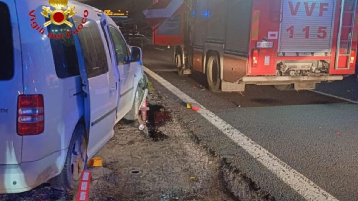 Schianto sull'A30 a Sarno, morta la donna che viaggiava con il prete - 