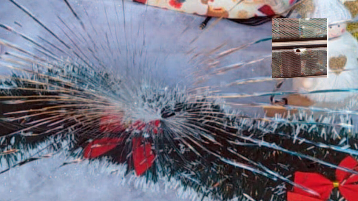 Colpi di pistola e bombe contro i negozi - 