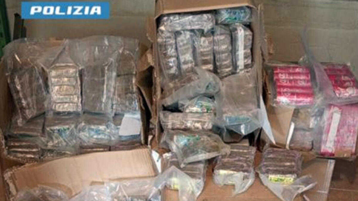 Aveva infilato 51 chili di droga nella tappezzeria dell'auto - 