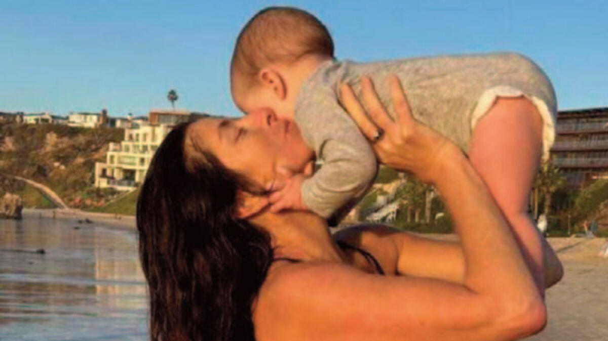 Ethan torna finalmente a casa da mamma Claudia - 