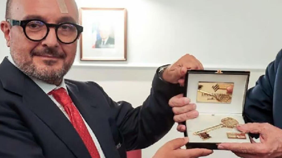 Regali costosi dal Comune di Pompei, tre inviti a dedurre - 