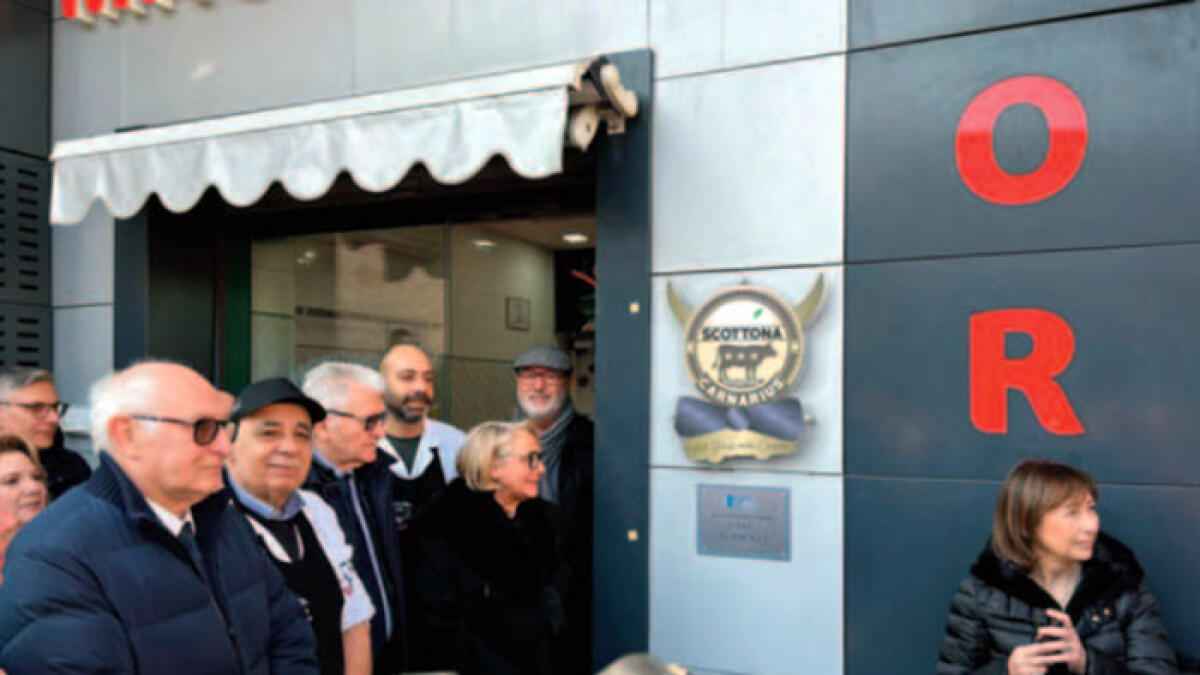 "Qui non si paga il pizzo", ecco i negozi con la targa - 