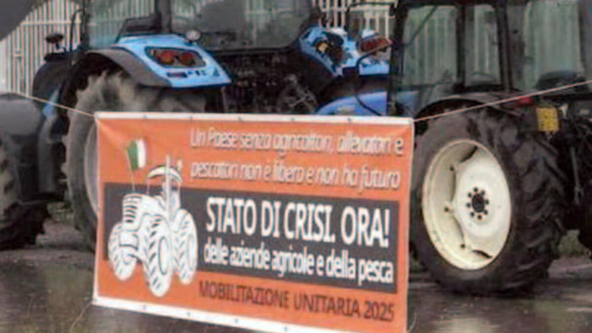 Trattori lumaca sull'A1 verso Napoli - 