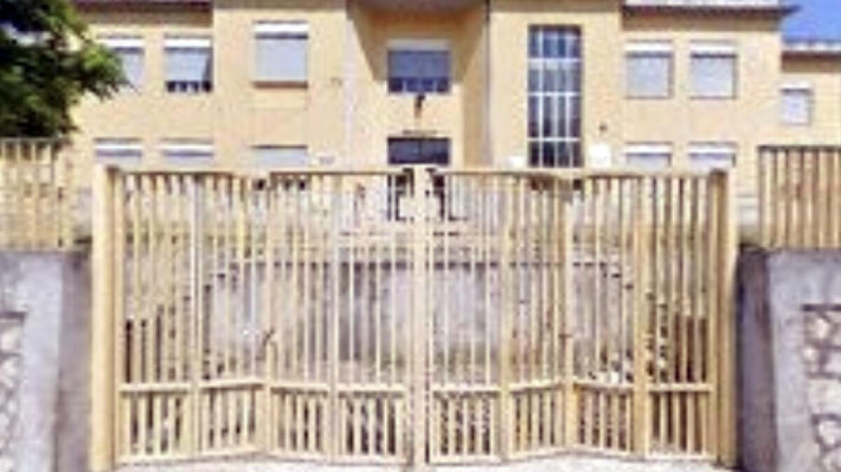 Crolla solaio nel bagno della scuola - 