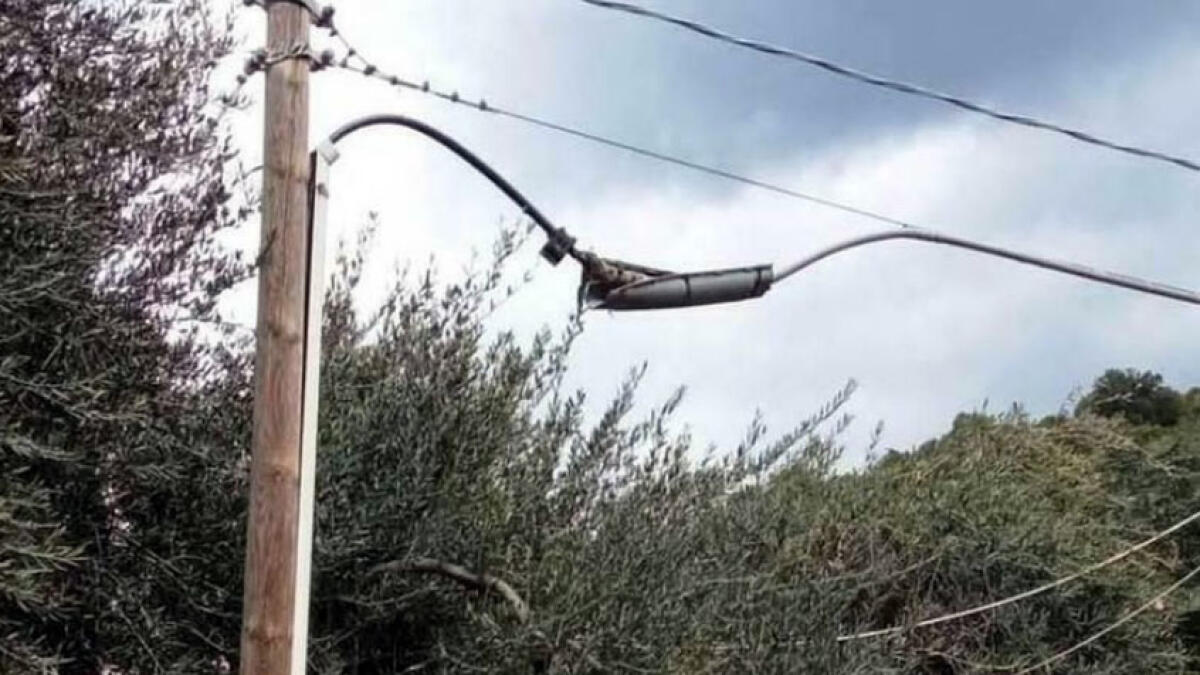 Un 36enne resta folgorato dal cavo elettrico - 