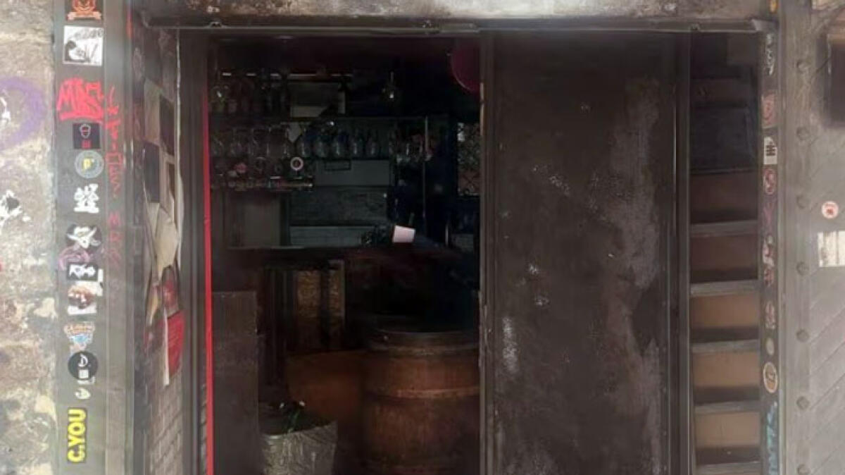 Incendio devasta il locale della movida - 