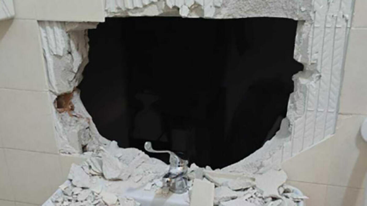 Furto nel bar con la tecnica del buco - 