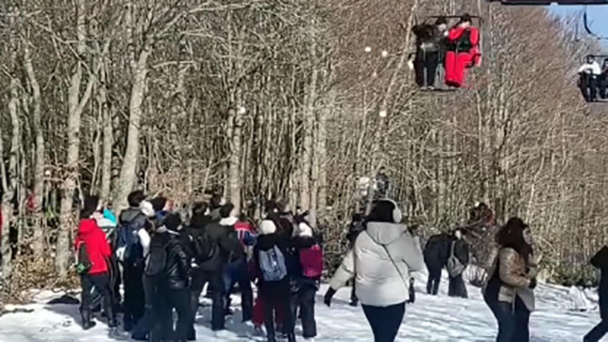 A Roccaraso palle di neve lanciate contro i turisti in seggiovia GUARDA IL VIDEO - 