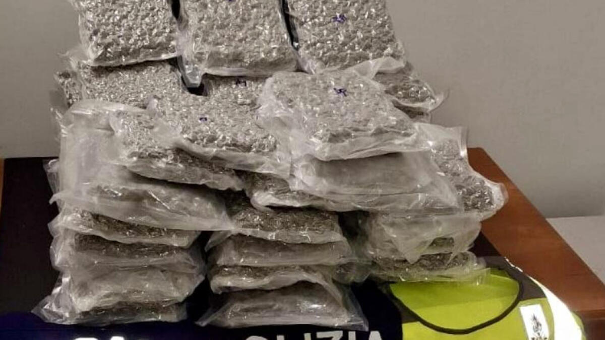 Da Napoli a Dubai con 35 chili di droga - 
