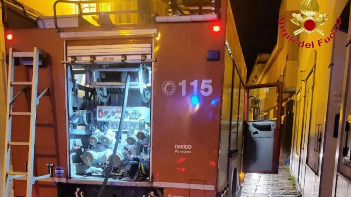 Fiamme in casa a Boscoreale, una persona intossicata - 