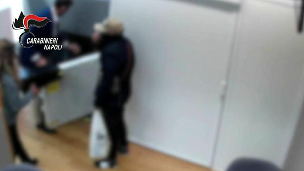 Rapina armata in banca, bottino da 60mila euro - 