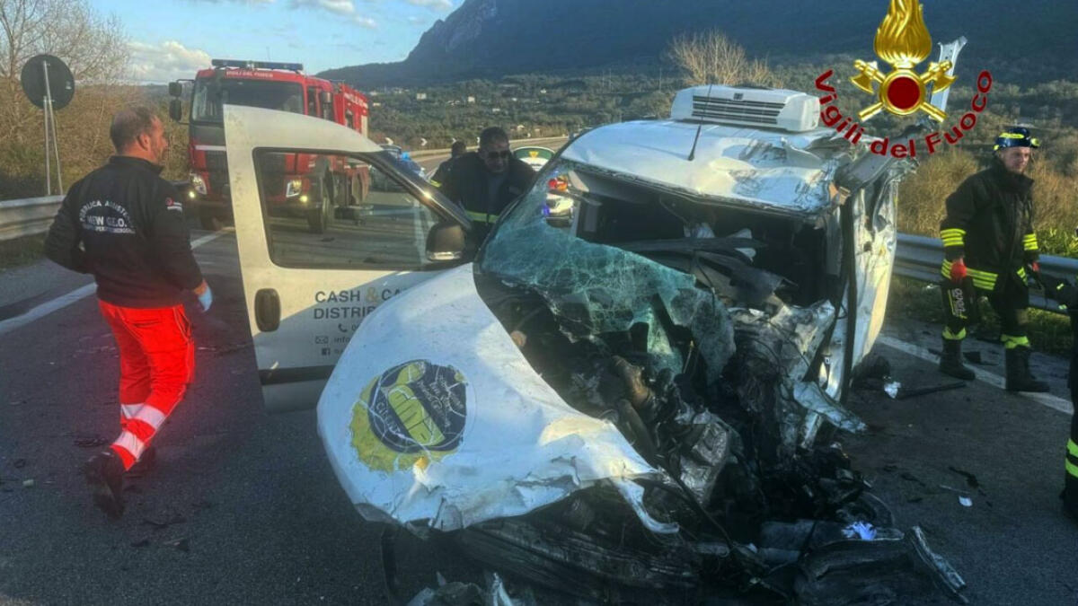 Schianto sulla Statale, morto l'autista - 