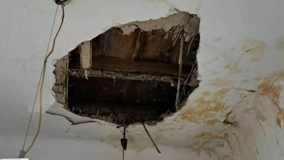 Crolla soffitto su mamma e figlia di due mesi - 