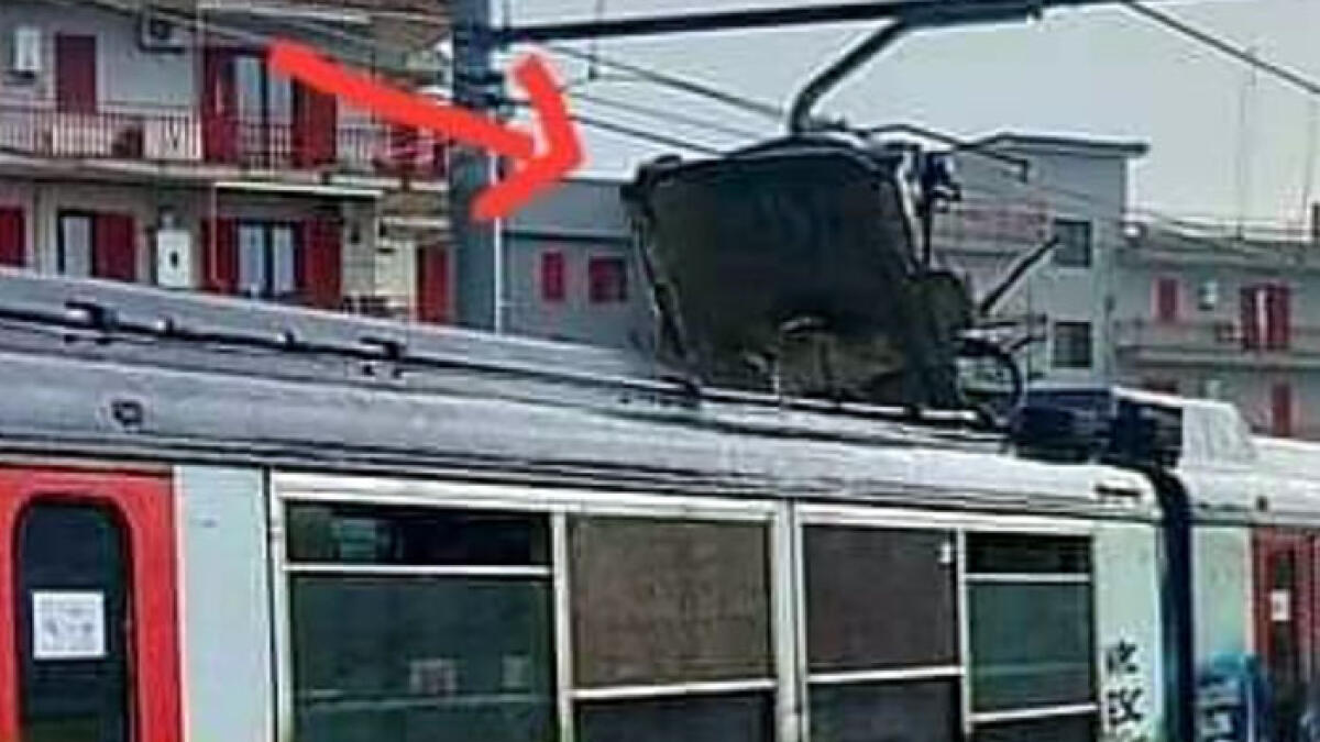 Cade la linea aerea, stop a tratta della Circumvesuviana - 