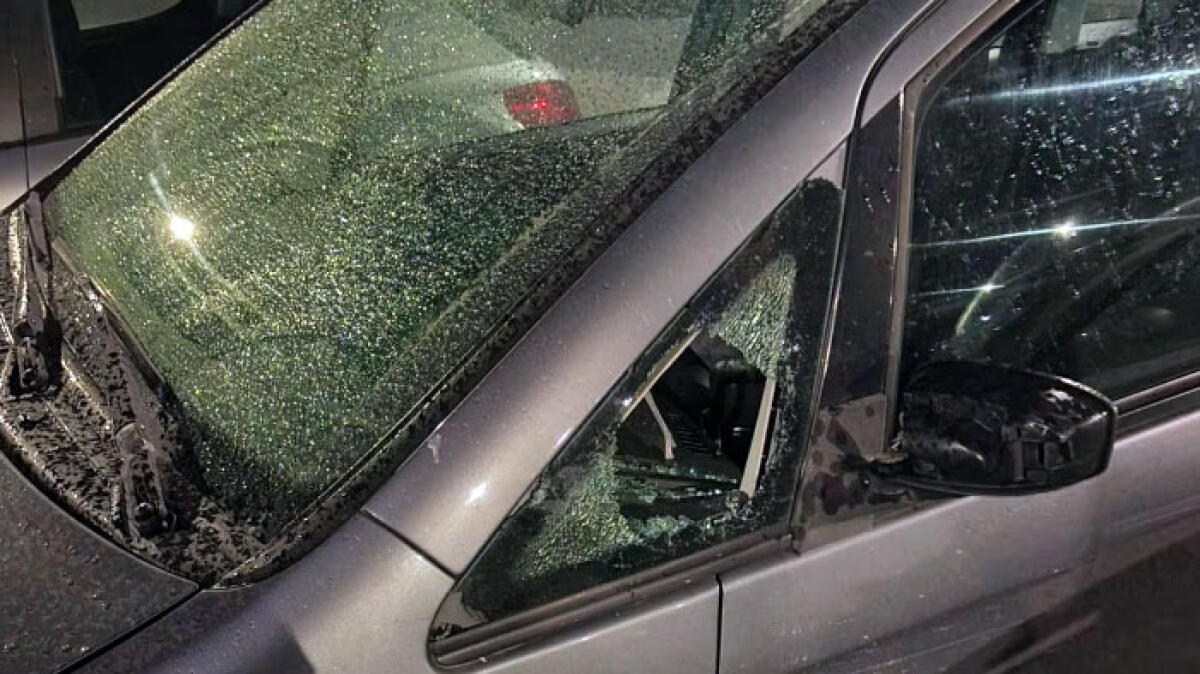 Non paga il parcheggiatore abusivo, si ritrova l'auto distrutta - 