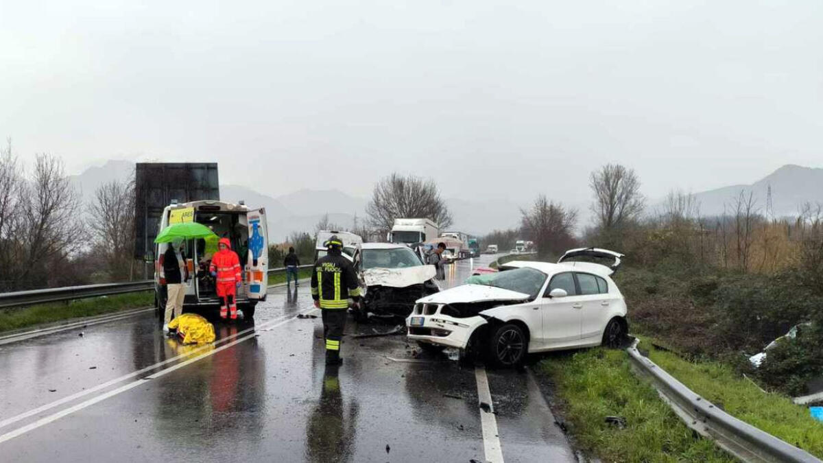 Schianto in superstrada: lei muore, il marito è grave - 