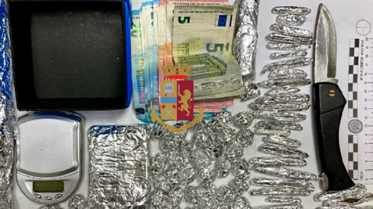 Droga e coltelli, preso nei Paesi Vesuviani - 