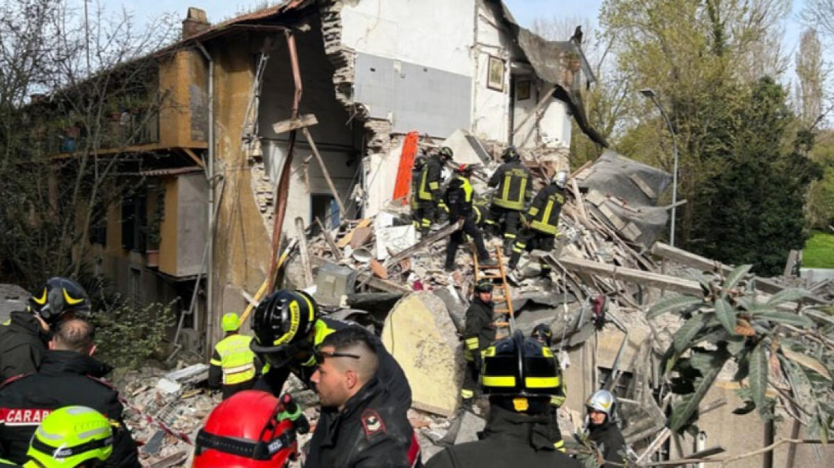 Esplosione e crollo del B&B, turista sotto alla macerie - 