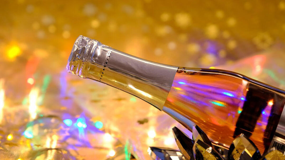 Ruba cinque bottiglie di champagne dal valore di 2500 euro - 