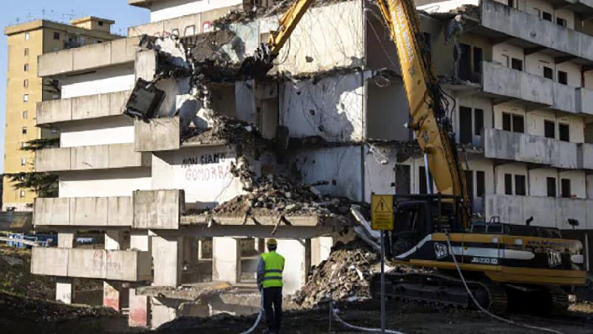 Scampia, va alla demolizione della Vela Gialla - 