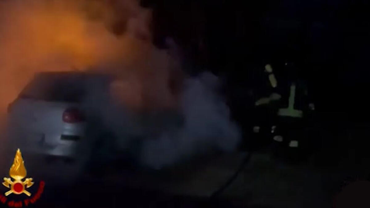 Le auto a fuoco, terribile raid nei Paesi Vesuviani - 