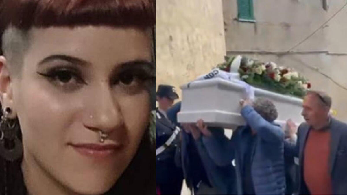 Palloncini e rose ai funerali di Aurora Bellini - 