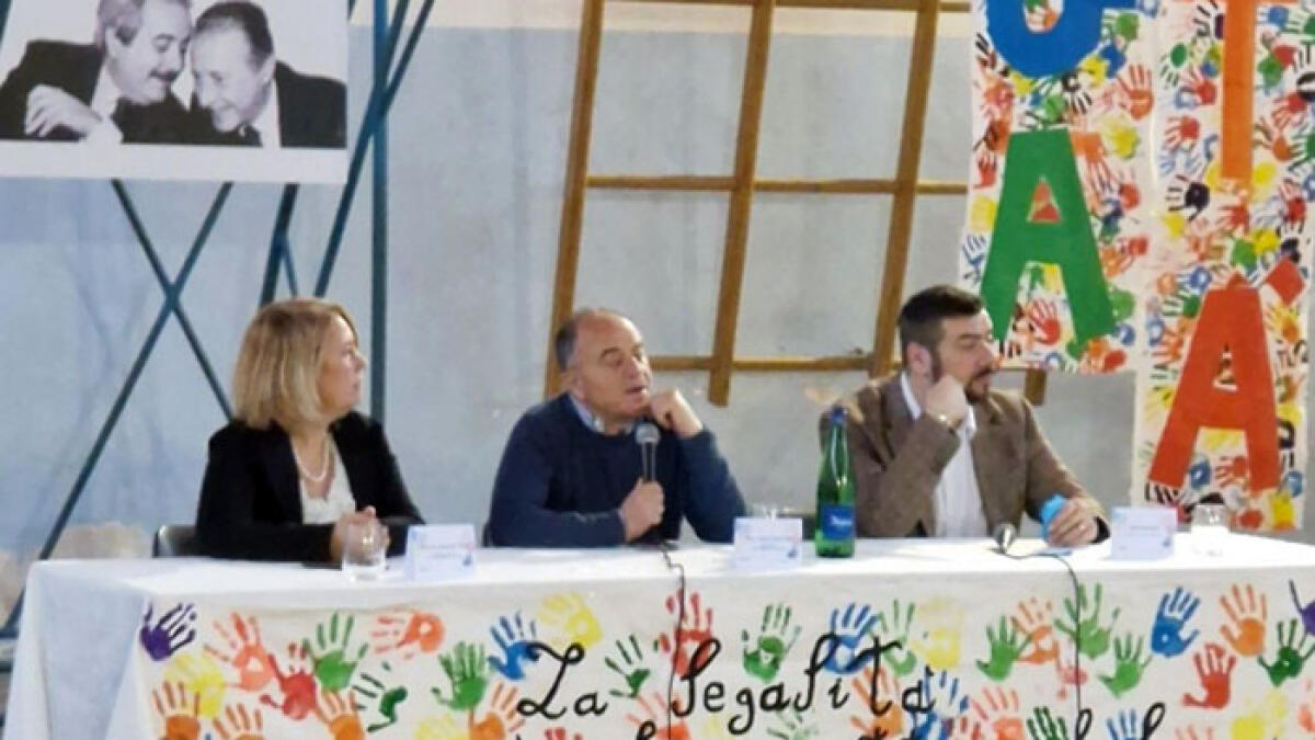 Gratteri incontra gli alunni della Giusti di Terzigno: «Studiate e frequentate persone oneste» - 