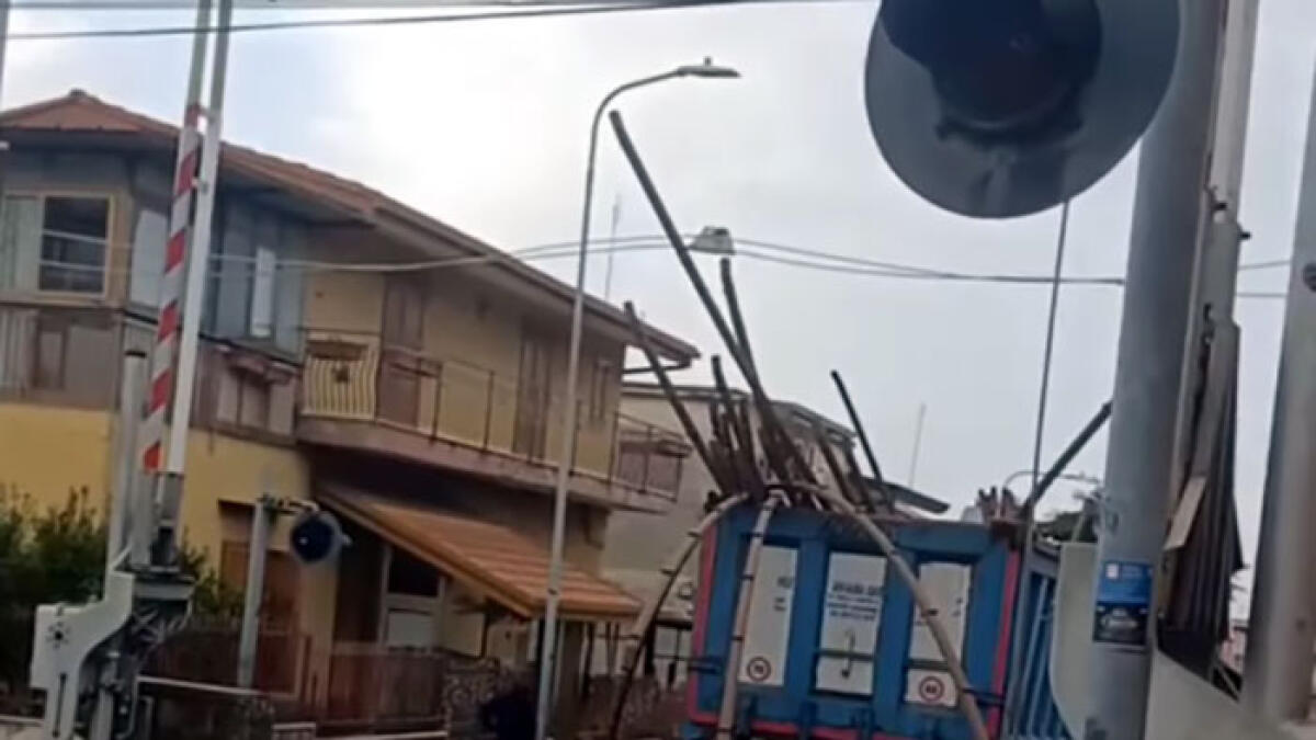 Camion trancia i cavi, Circumvesuviana ferma - 