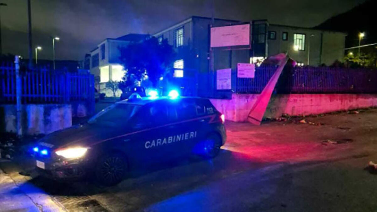 Scappa dalla comunità e va in albergo per una notte d'amore - 