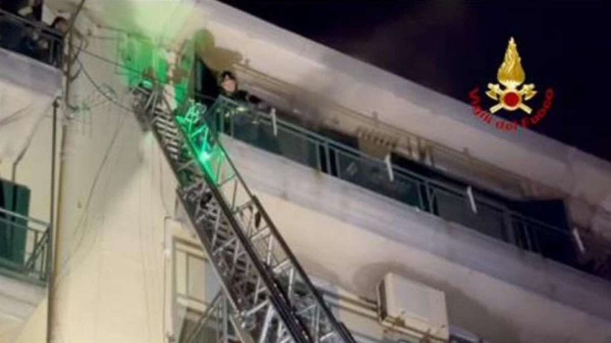 Stufa difettosa manda una casa in fiamme - 