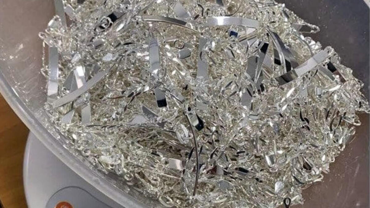 Un quintale di argento in auto e 142mila euro a casa - 