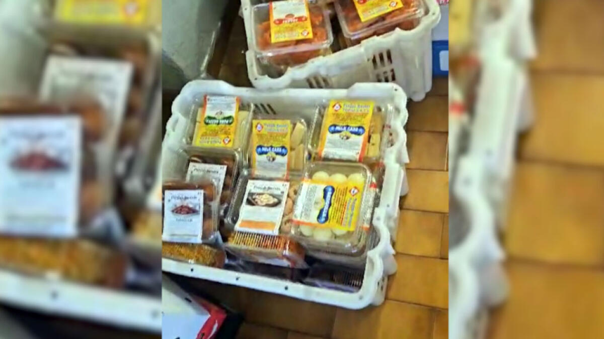 Due quintali di dolci indiani sequestrati sull'A16 - 