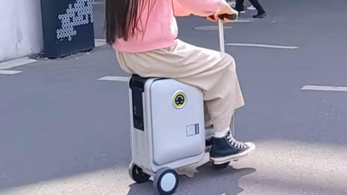 Presentato a Napoli il trolley elettrico - 