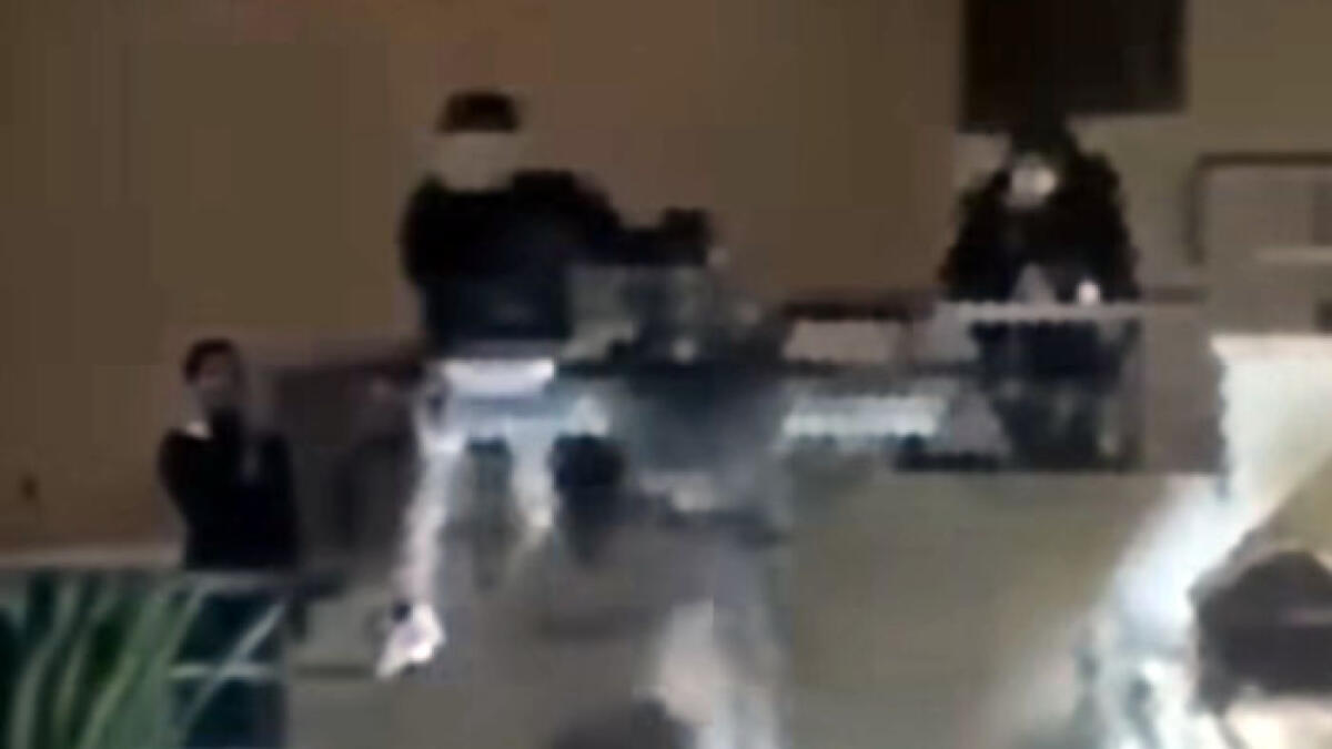 Babygang profana la statua di Padre Pio - GUARDA IL VIDEO - 