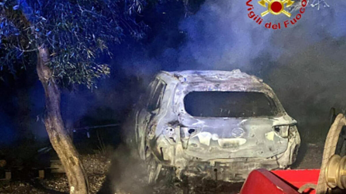 Due auto in fiamme nel giro di pochi minuti - 