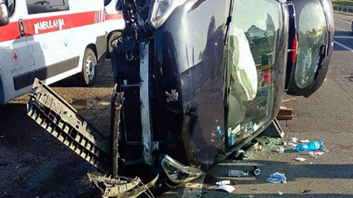 Incidente tra due auto e un trattore: tre feriti - 