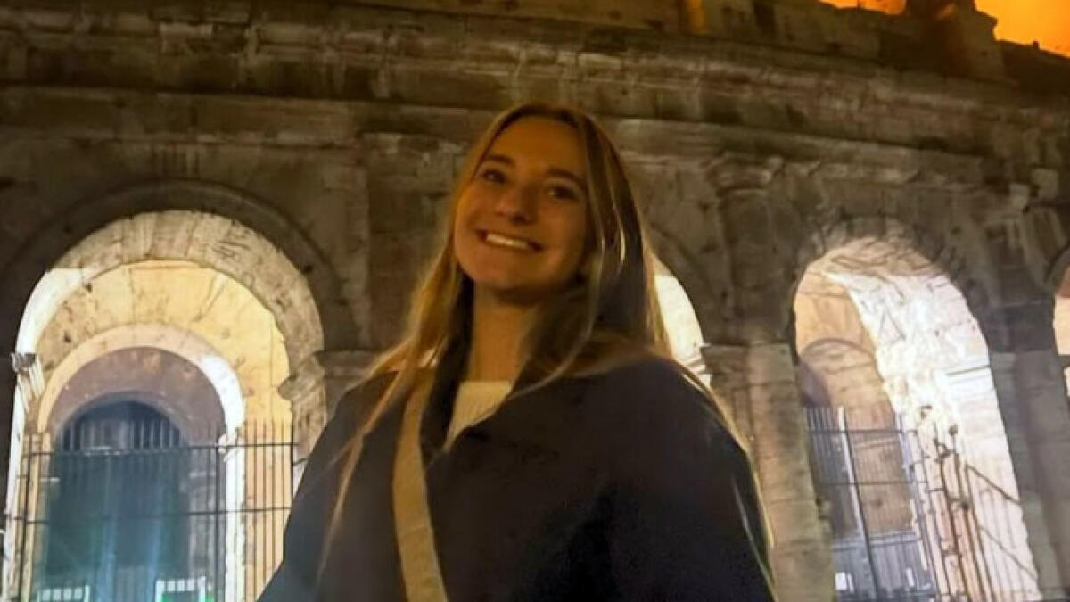 Studentessa mangia un panino e muore - 