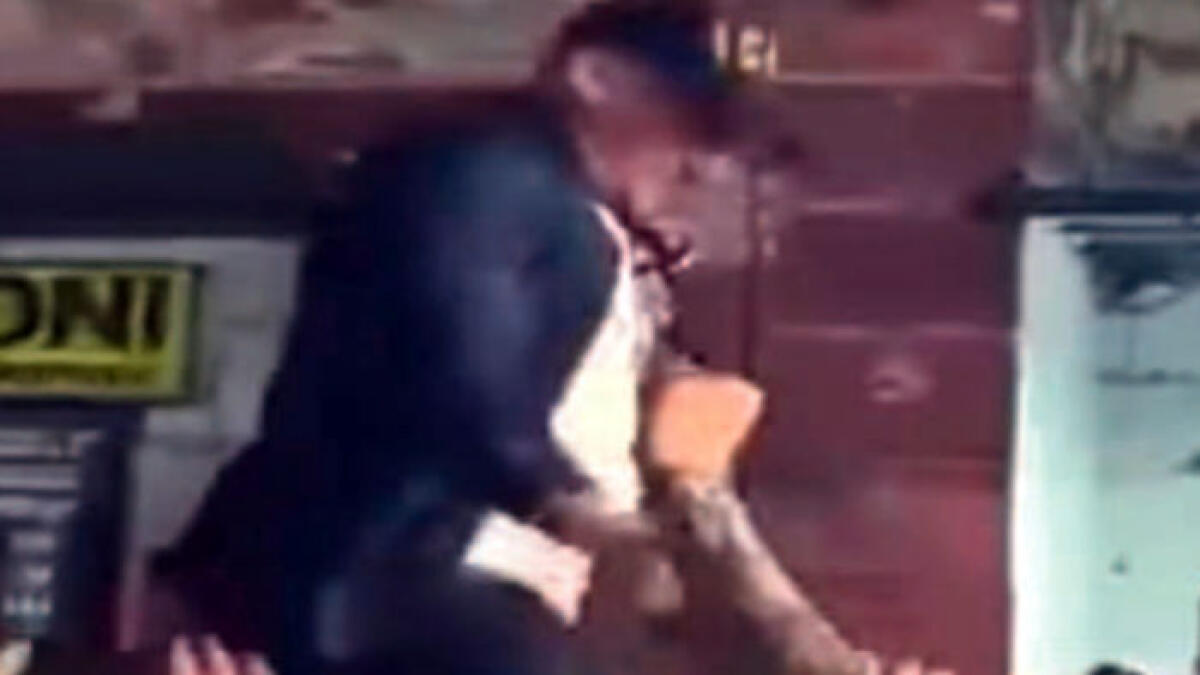 Figlio del boss portato in trionfo - 