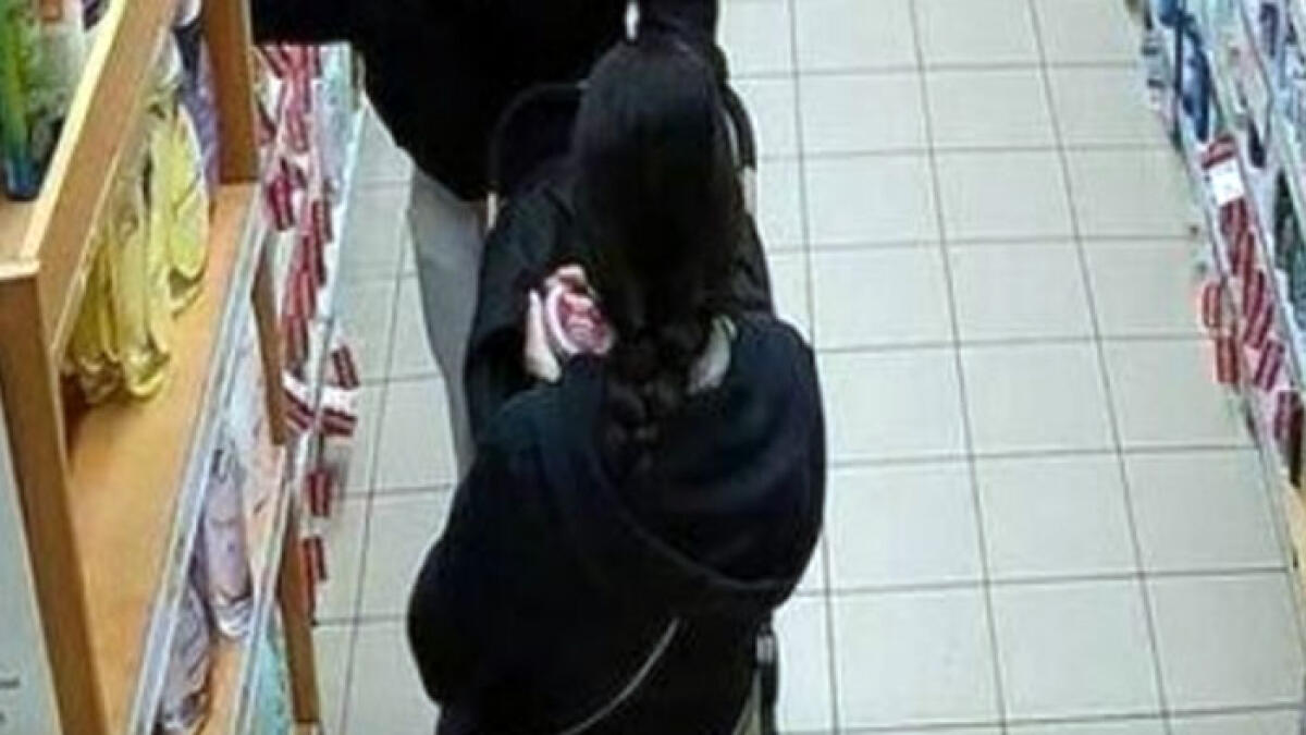 Ladri di superalcolici, arrestata coppia - 