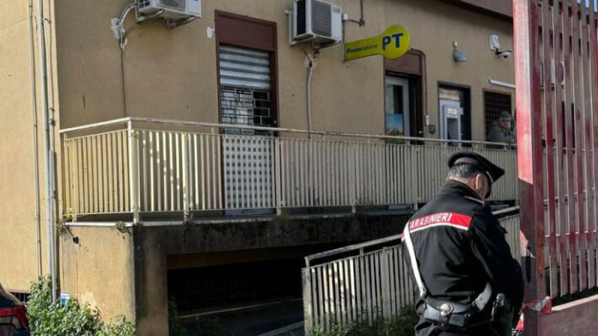 Svuotati cassaforte e bancomat dell'ufficio postale di Via Argine - 