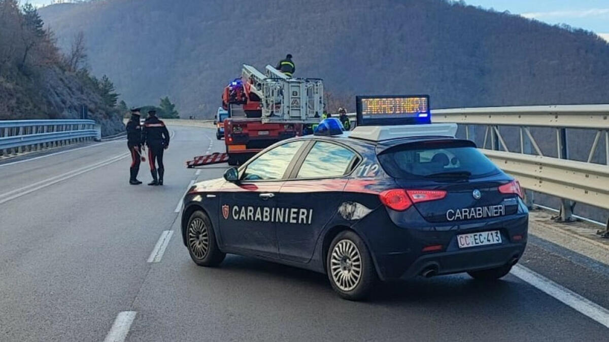 Conflitto a fuoco tra carabinieri e banditi: un ferito grave e 5 arresti - 