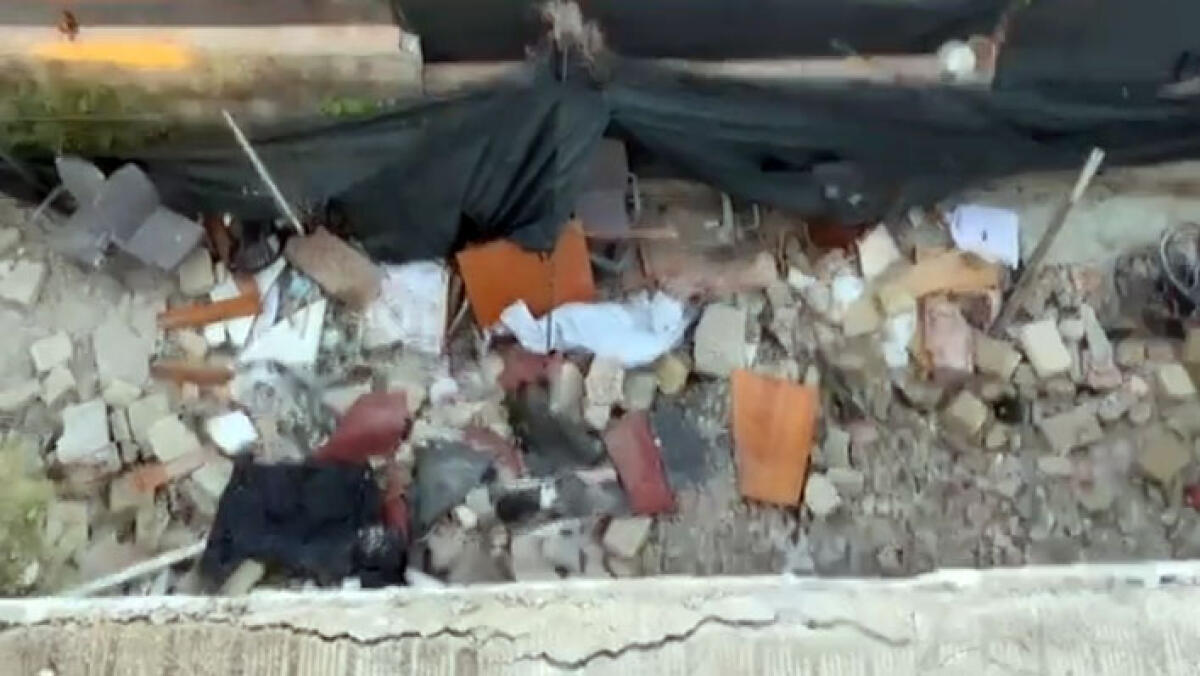 Crolla cornicione sulla festa di Pasquetta: 20 feriti, alcuni gravi - 