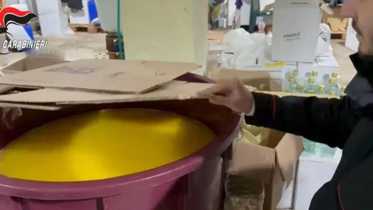 Scoperto laboratorio clandestino di alcolici e superalcolici - 